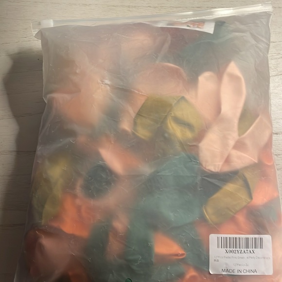 127pc pastel pink and green balloon garland kit - Picture 3 of 3